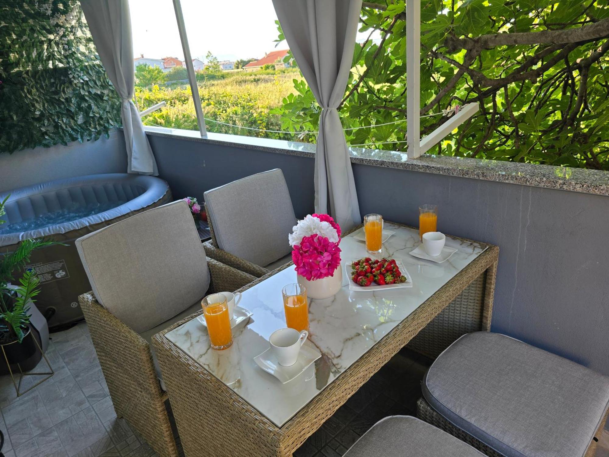Apartment Blanca With Jacuzzi,Terase And Private Parking Kaštela Exteriér fotografie